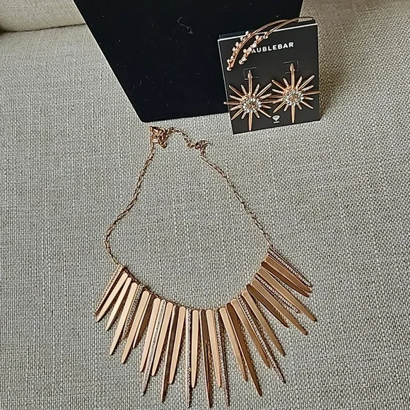 Babble Bar Necklace & Earrings - Picture 6 of 13